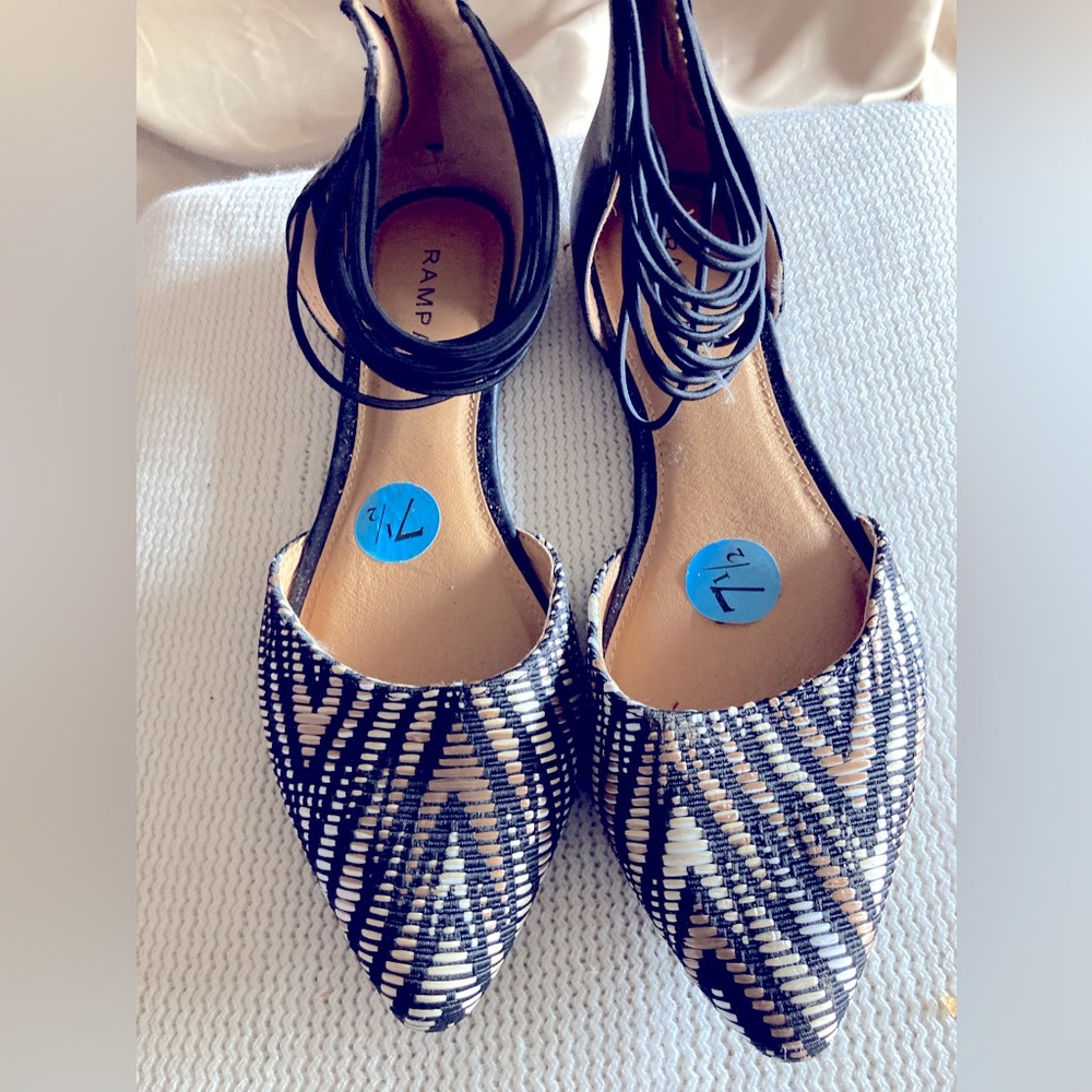 Brand new pointed toe three tone dressy flats, size 8